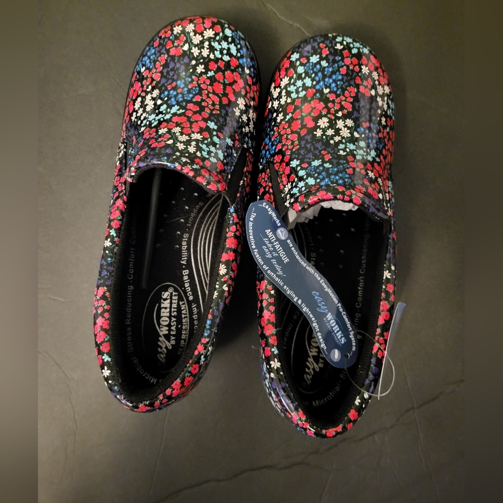 Easy Works By Easy Street Women's Leeza Slip-Resistant Work Shoes. 7.5 XX Wide.